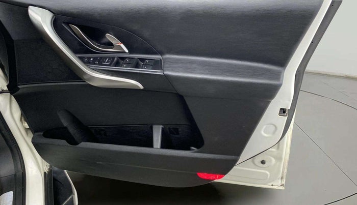 2021 Mahindra XUV500 W9 AT, Diesel, Automatic, 48,283 km, Driver Side Door Panels Control