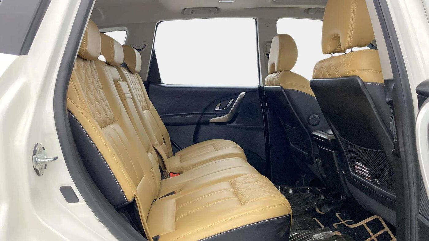 2021 Mahindra XUV500 W9 AT, Diesel, Automatic, 48,283 km, Right Side Rear Door Cabin