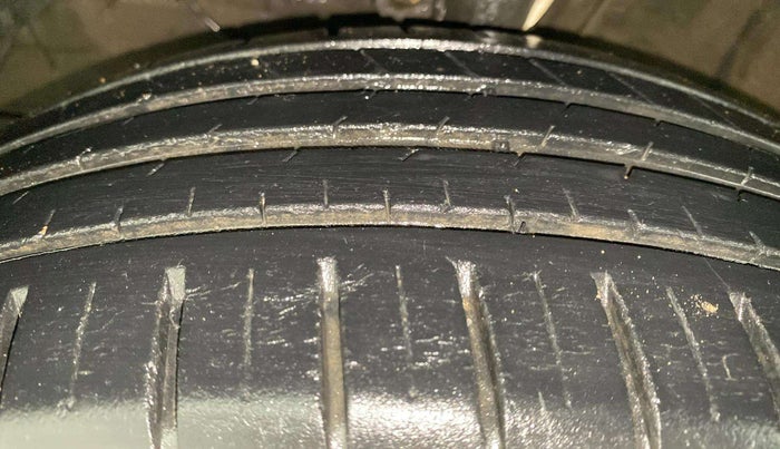 2020 Maruti Baleno ZETA PETROL 1.2, Petrol, Manual, 30,633 km, Left Front Tyre Tread