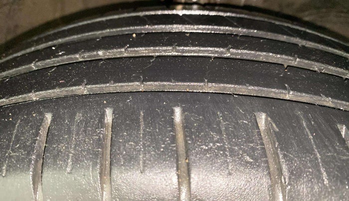 2020 Maruti Baleno ZETA PETROL 1.2, Petrol, Manual, 30,633 km, Right Front Tyre Tread