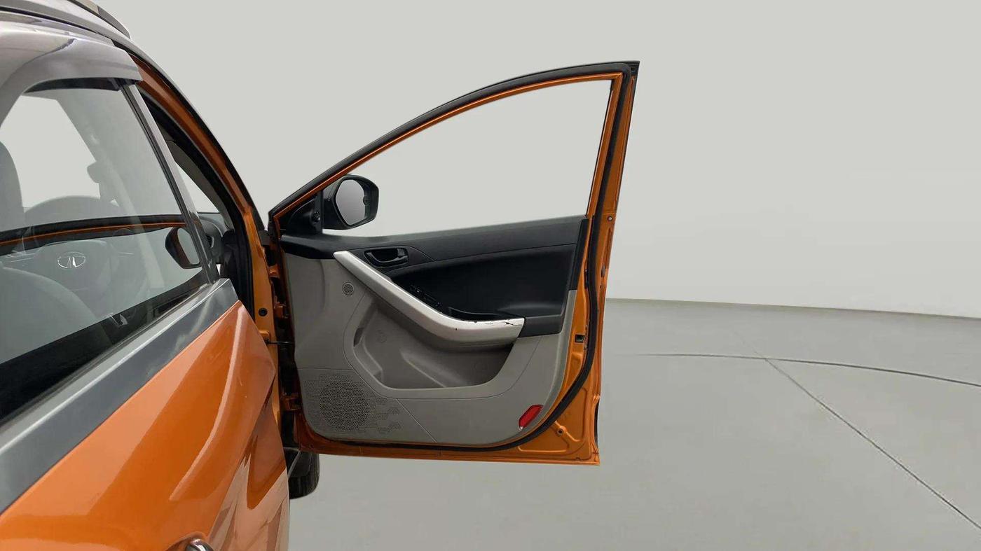 2019 Tata NEXON XMA PETROL, Petrol, Automatic, 53,728 km, RHS Front Door