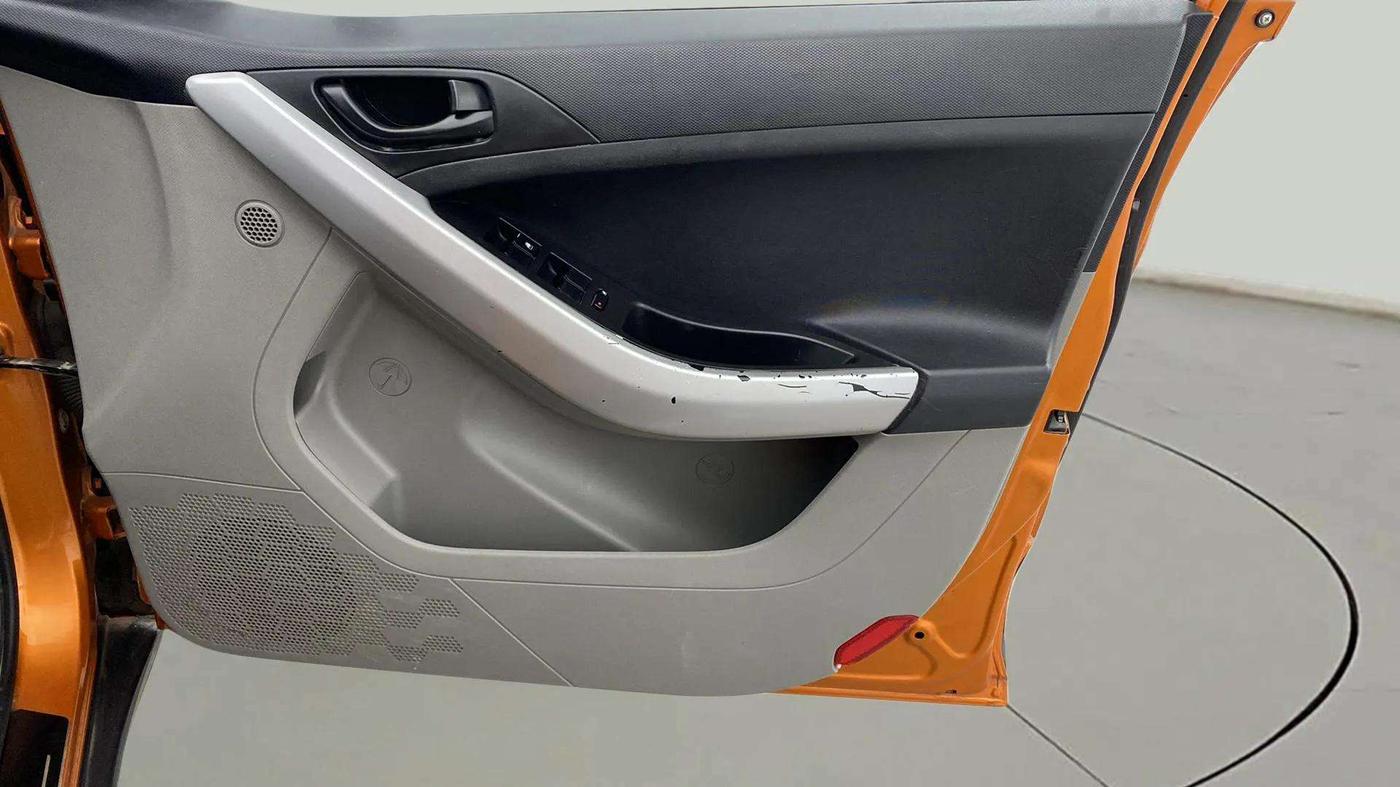 2019 Tata NEXON XMA PETROL, Petrol, Automatic, 53,728 km, Driver Side Door Panels Control