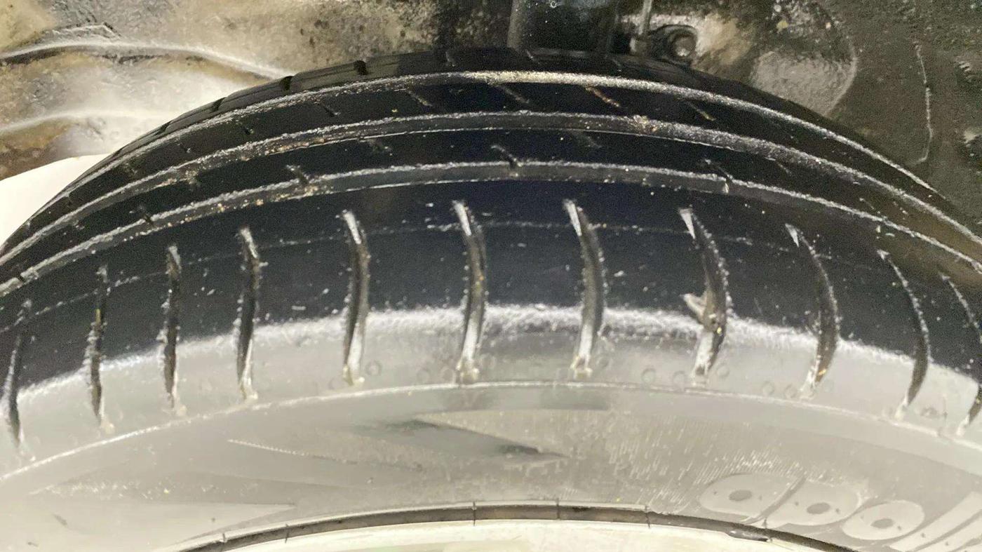 2017 Maruti Wagon R 1.0 VXI, Petrol, Manual, 64,327 km, Left Front Tyre Tread