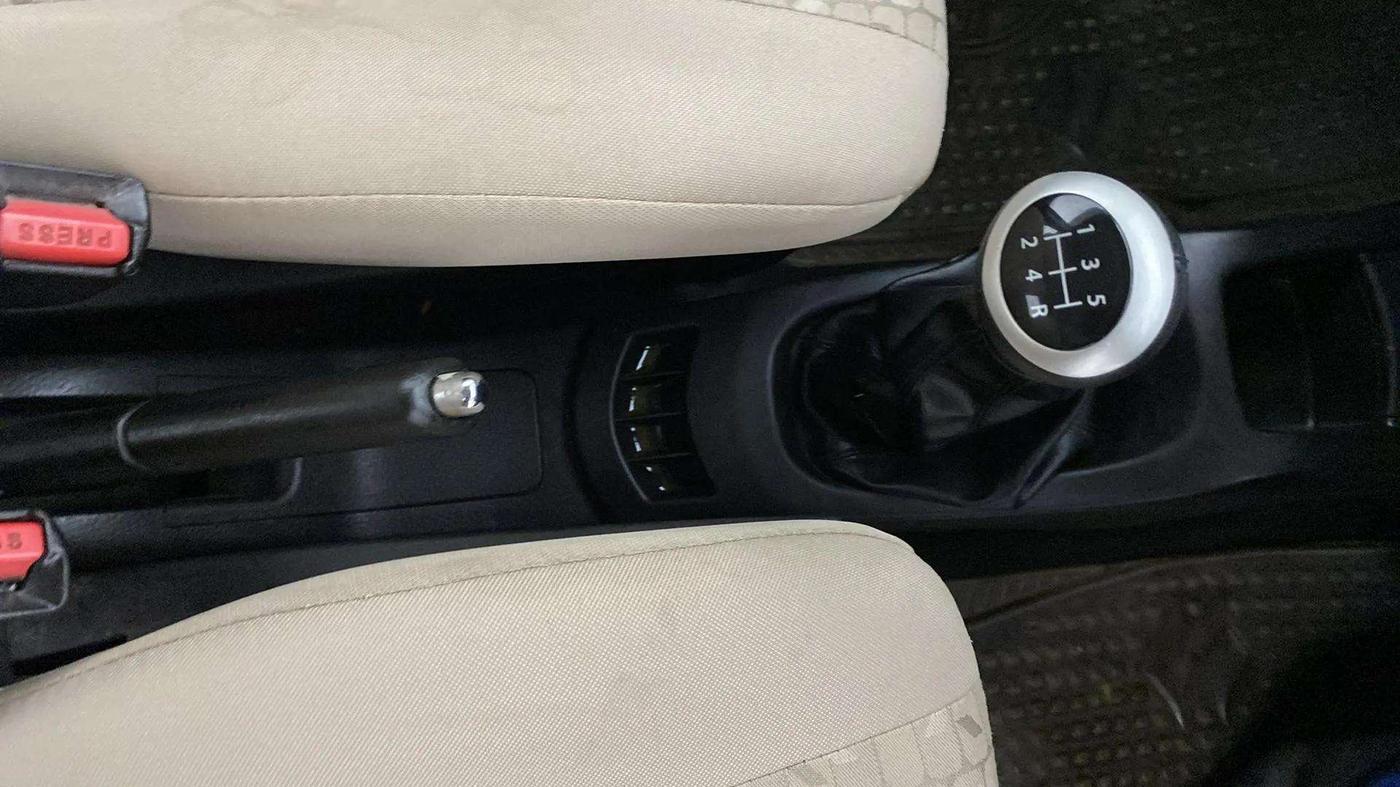 2017 Maruti Wagon R 1.0 VXI, Petrol, Manual, 64,327 km, Gear Lever