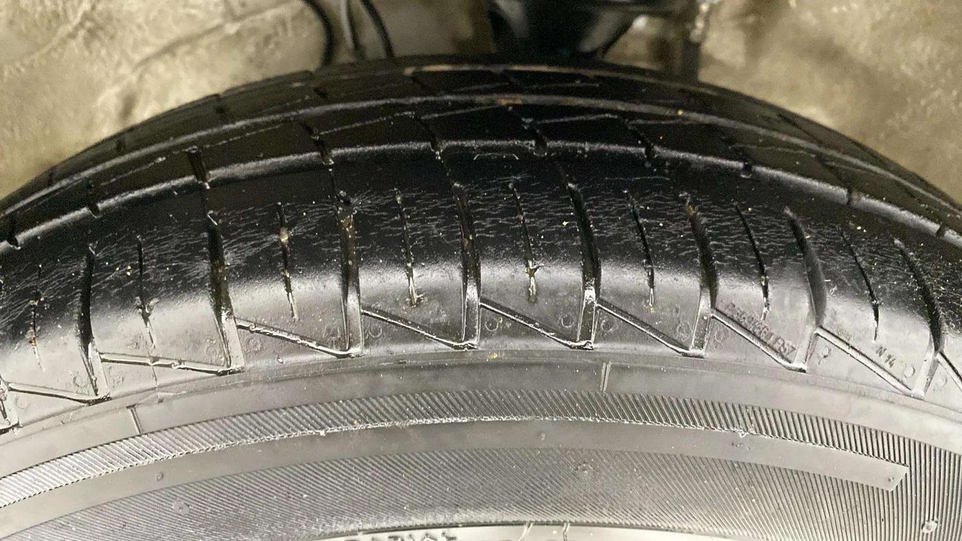2022 Maruti Alto VXI, CNG, Manual, 14,142 km, Left Front Tyre Tread