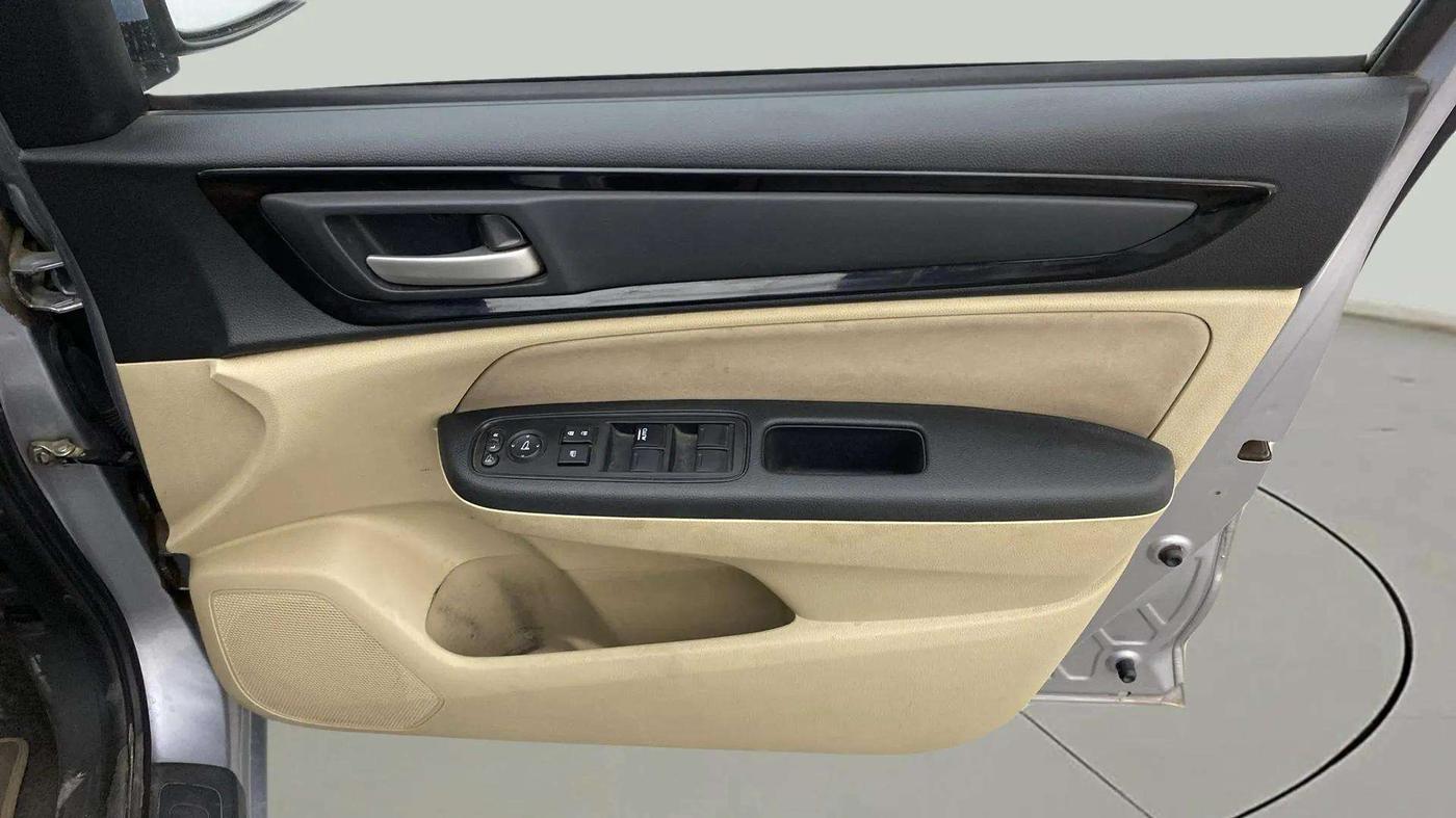 2020 Honda Amaze 1.5L I-DTEC V, Diesel, Manual, 69,761 km, Driver Side Door Panels Control