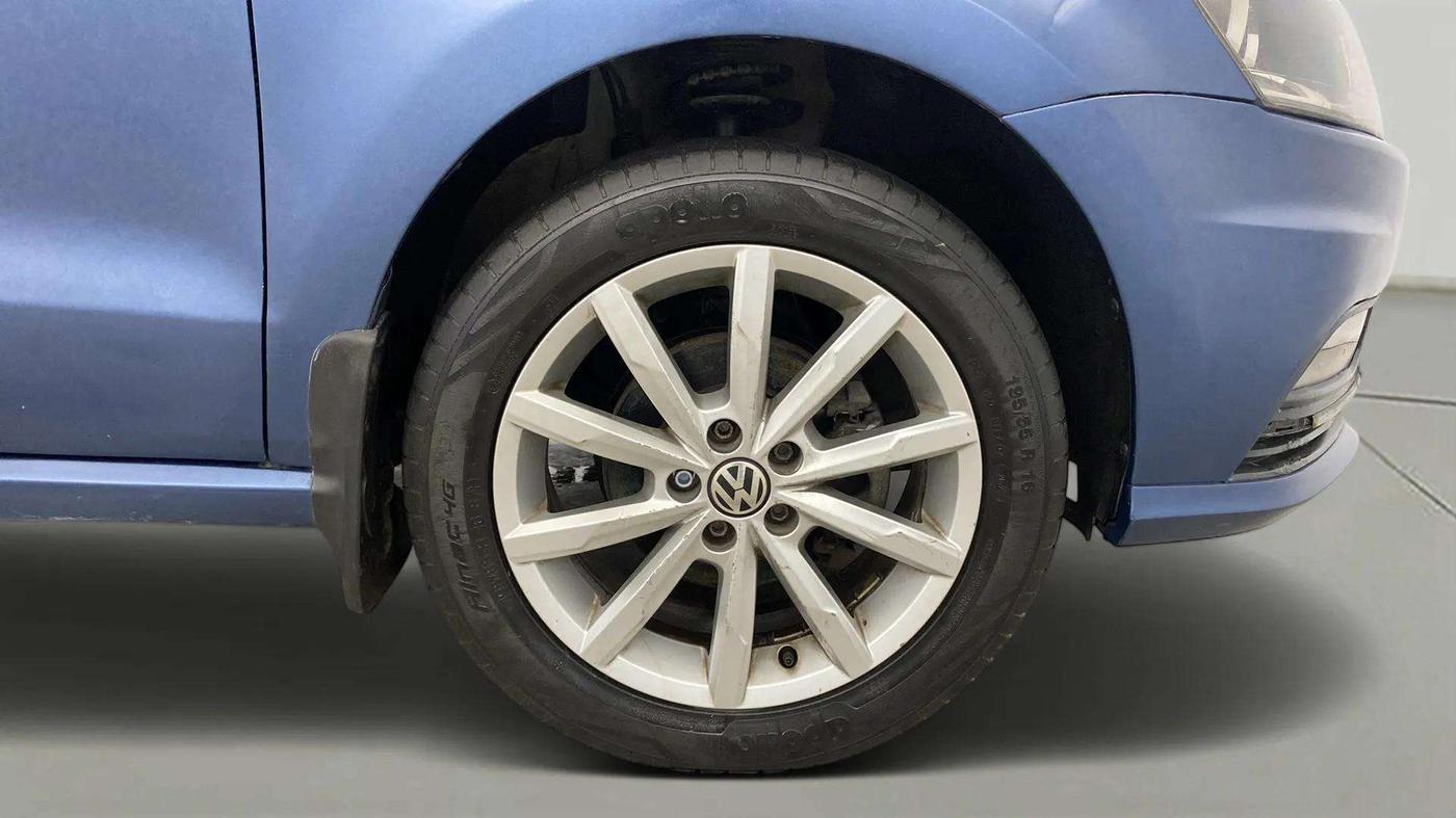 2017 Volkswagen Ameo HIGHLINE1.2L PLUS 16 ALLOY, Petrol, Manual, 28,060 km, Right Front Wheel