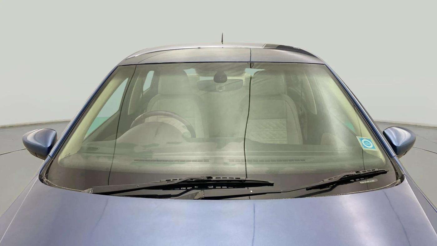 2017 Volkswagen Ameo HIGHLINE1.2L PLUS 16 ALLOY, Petrol, Manual, 28,060 km, Front Windshield