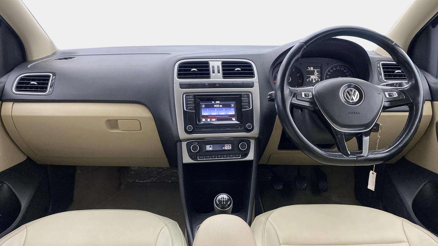2017 Volkswagen Ameo HIGHLINE1.2L PLUS 16 ALLOY, Petrol, Manual, 28,060 km, Dashboard