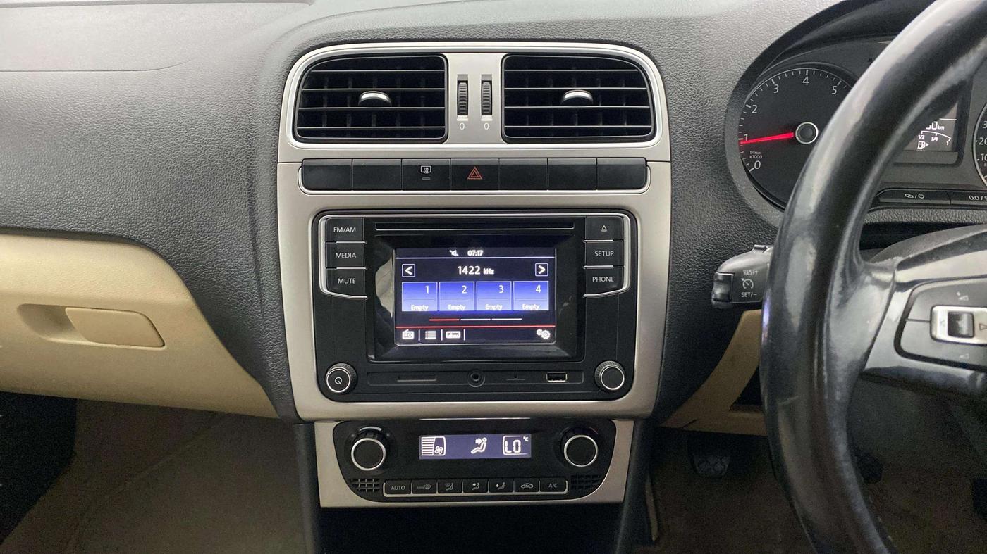 2017 Volkswagen Ameo HIGHLINE1.2L PLUS 16 ALLOY, Petrol, Manual, 28,060 km, Air Conditioner