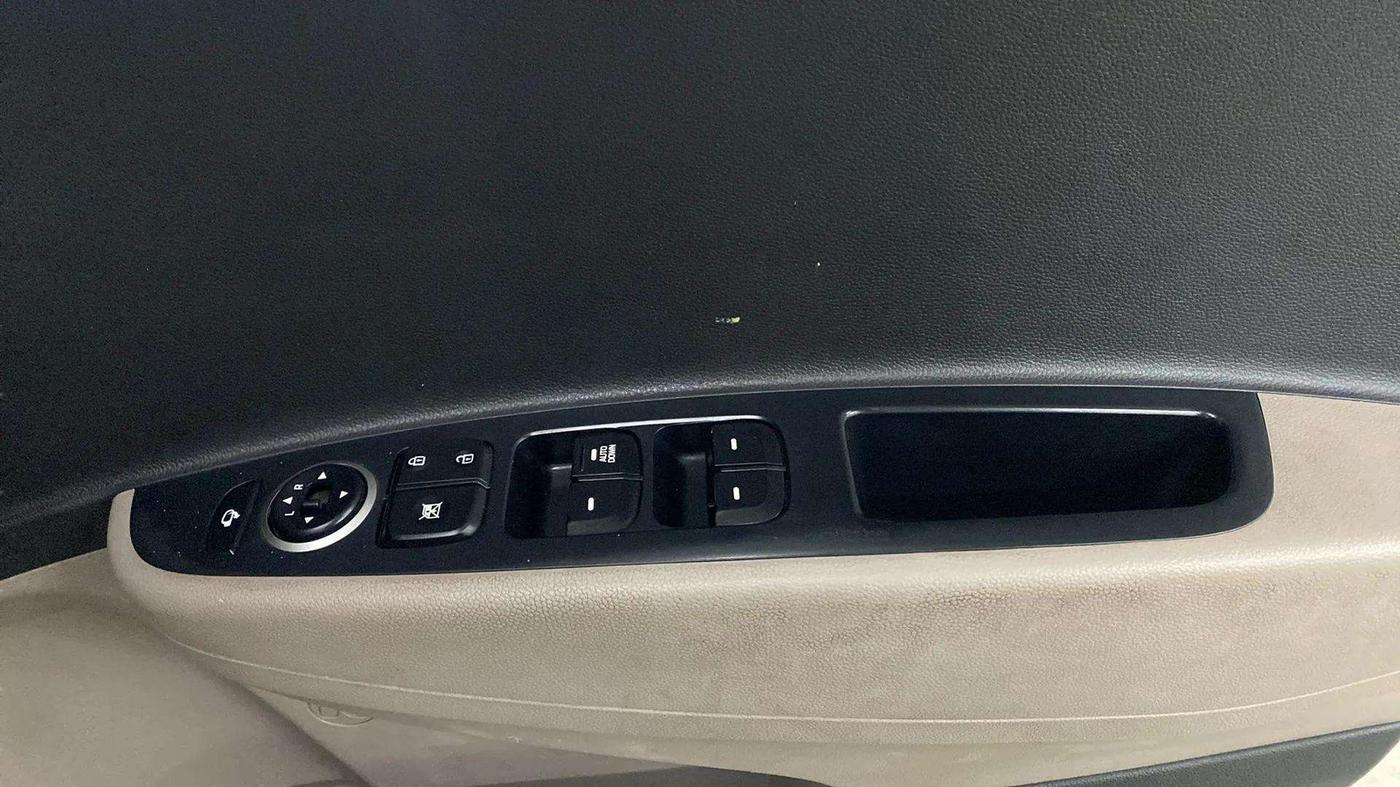 2015 Hyundai Grand i10 ASTA 1.2 KAPPA VTVT, CNG, Manual, 53,062 km, Driver Side Door Panels Control