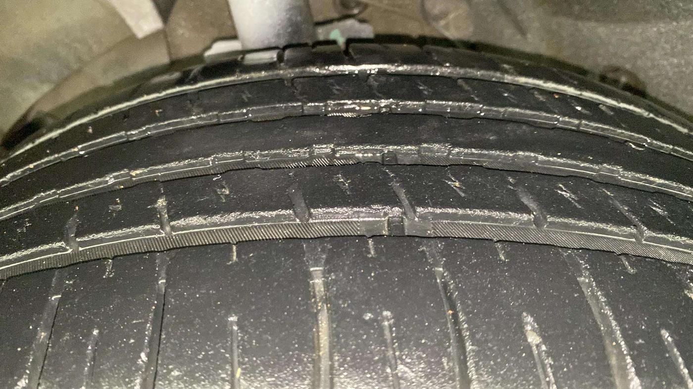 2015 Nissan Terrano XL D PLUS, Diesel, Manual, 65,938 km, Left Front Tyre Tread