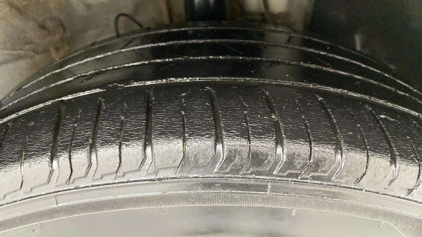 2021 Hyundai VENUE SX 1.0 TURBO, Petrol, Manual, 44,206 km, Right Front Tyre Tread