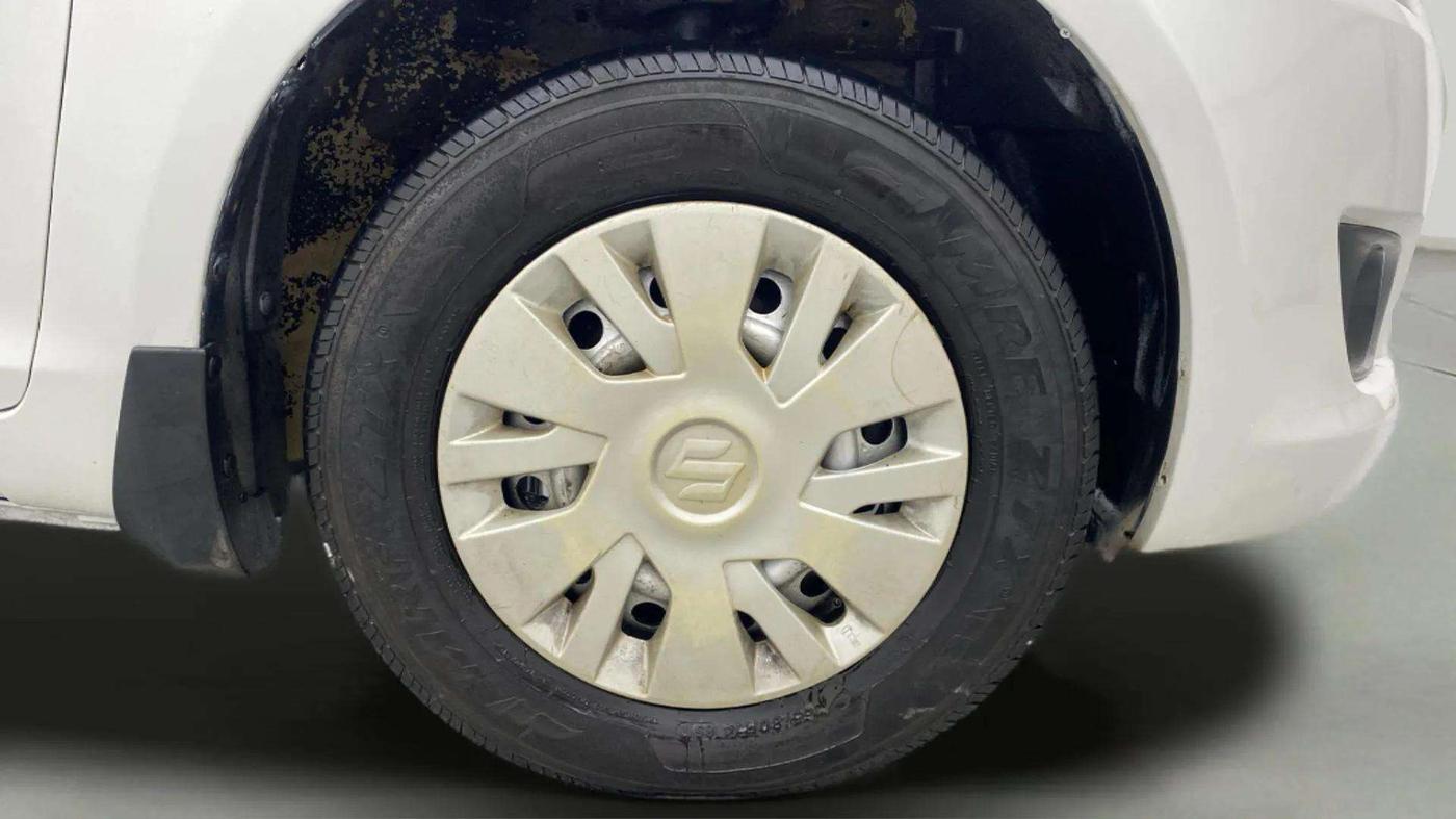 2013 Maruti Swift LXI, Petrol, Manual, 91,073 km, Right Front Wheel
