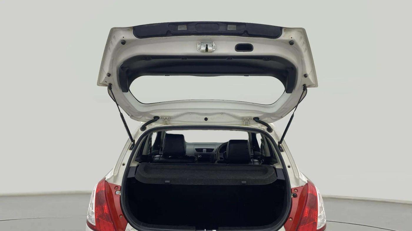 2013 Maruti Swift LXI, Petrol, Manual, 91,073 km, Boot Door Open