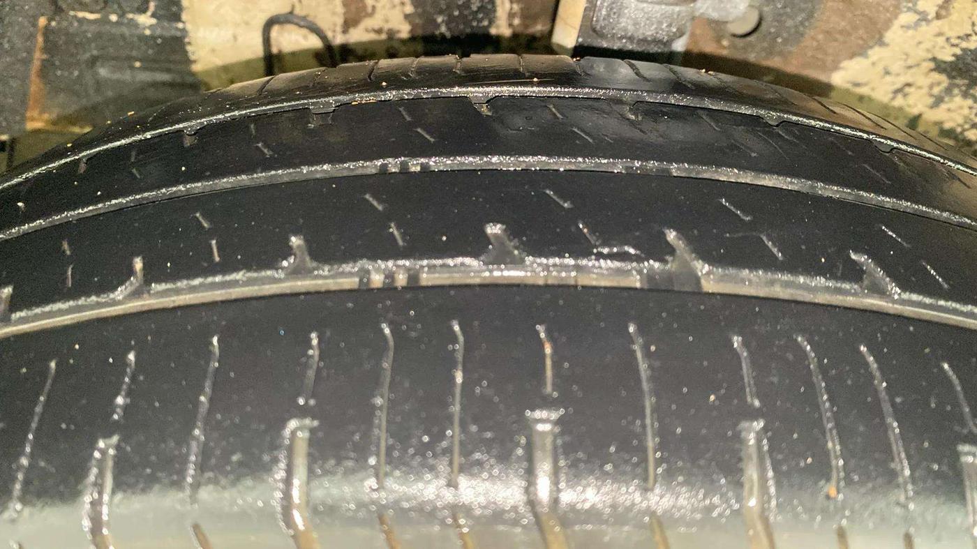 2013 Maruti Swift LXI, Petrol, Manual, 91,073 km, Left Front Tyre Tread