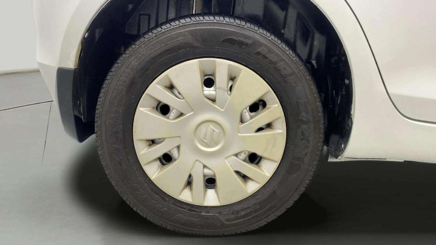 2013 Maruti Swift LXI, Petrol, Manual, 91,073 km, Right Rear Wheel