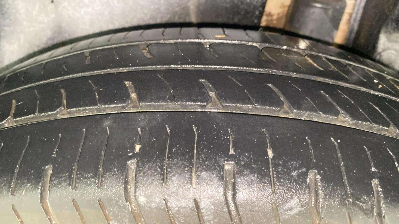 2013 Maruti Swift LXI, Petrol, Manual, 91,073 km, Left Rear Tyre Tread