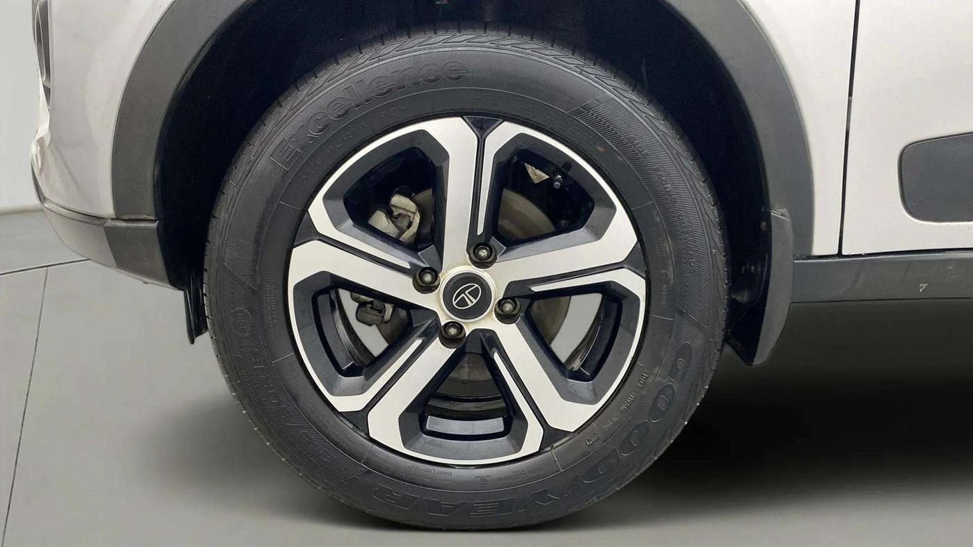 2021 Tata NEXON XZA PLUS (O) PETROL, Petrol, Automatic, 26,865 km, Left Front Wheel