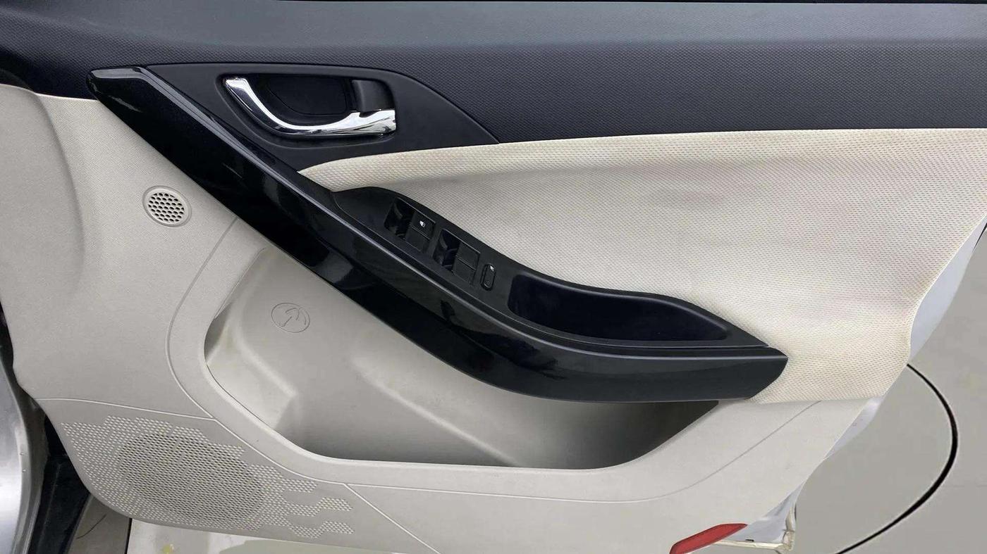 2021 Tata NEXON XZA PLUS (O) PETROL, Petrol, Automatic, 26,865 km, Driver Side Door Panels Control