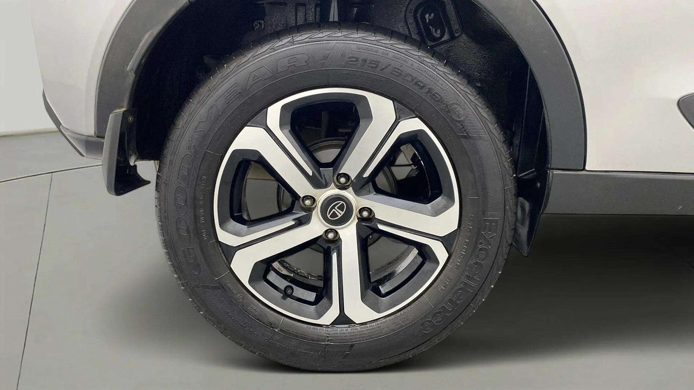 2021 Tata NEXON XZA PLUS (O) PETROL, Petrol, Automatic, 26,865 km, Right Rear Wheel