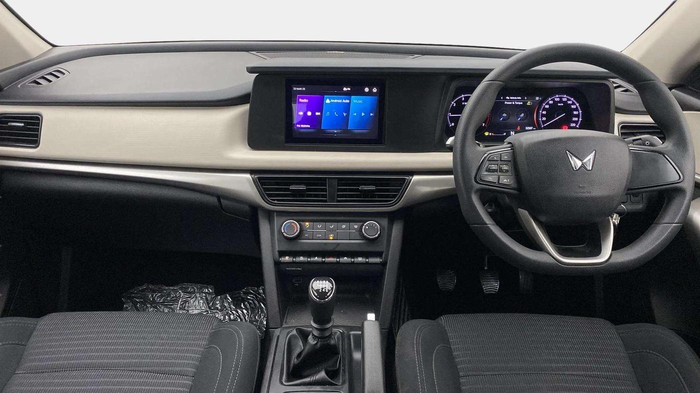 2023 Mahindra XUV700 MX D MT 5 STR, Diesel, Manual, 32,717 km, Dashboard