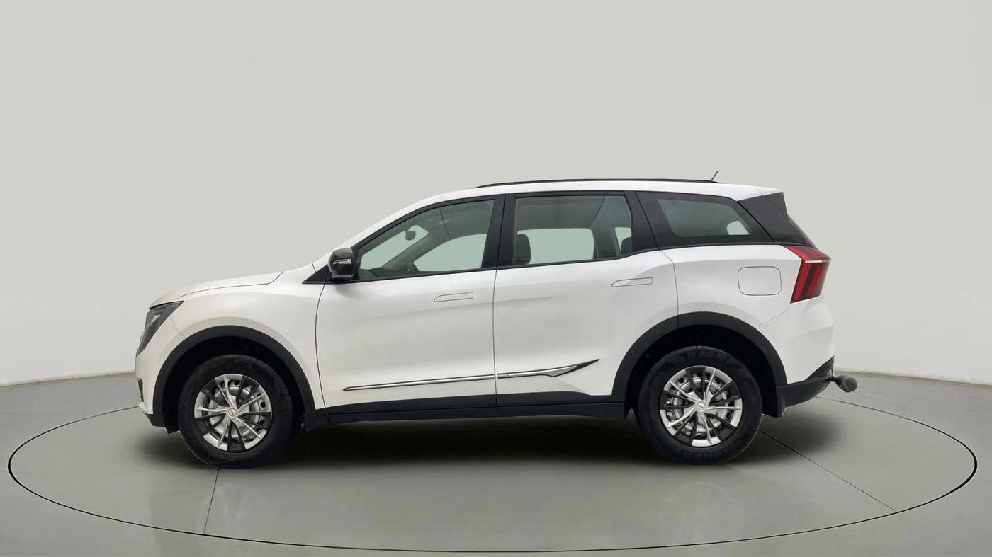 2023 Mahindra XUV700 MX D MT 5 STR, Diesel, Manual, 32,717 km, Left Side