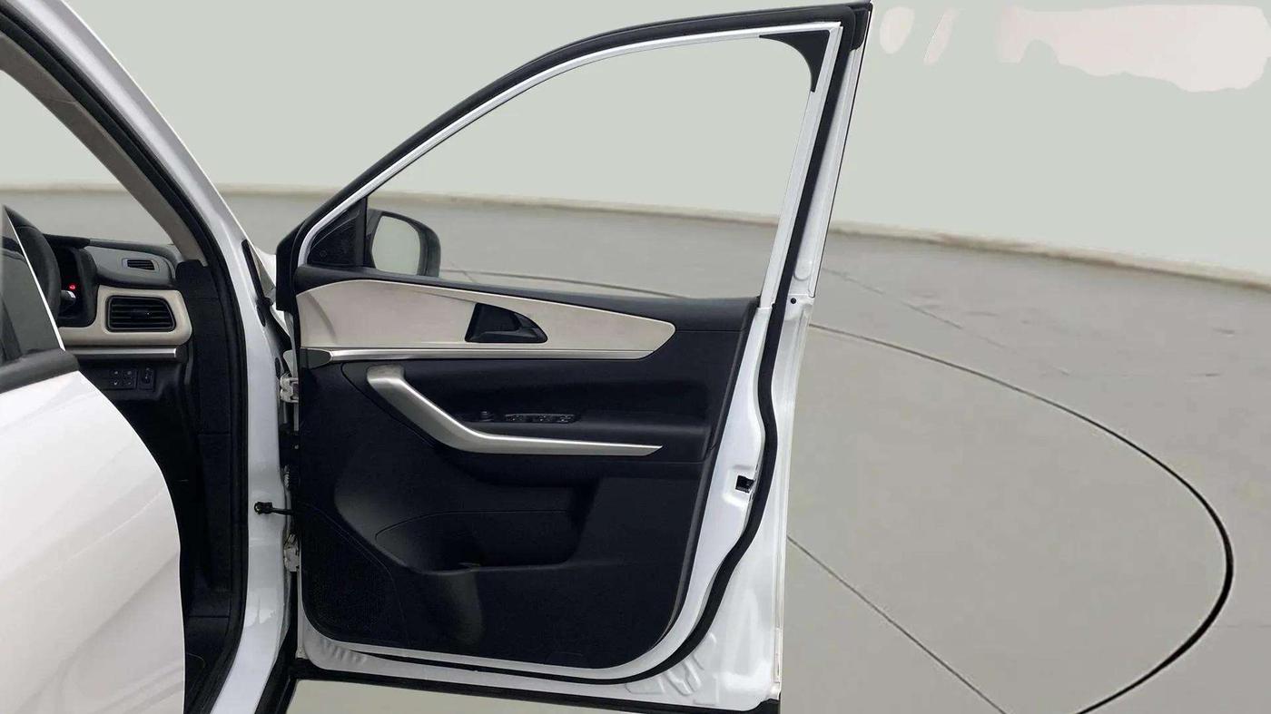 2023 Mahindra XUV700 MX D MT 5 STR, Diesel, Manual, 32,717 km, RHS Front Door