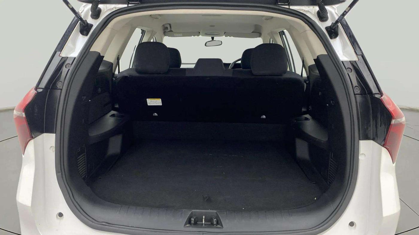 2023 Mahindra XUV700 MX D MT 5 STR, Diesel, Manual, 32,717 km, Boot Open Zoomed View