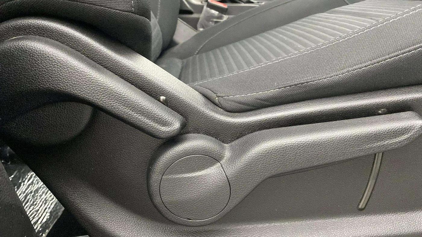 2023 Mahindra XUV700 MX D MT 5 STR, Diesel, Manual, 32,717 km, Driver Side Adjustment Panel