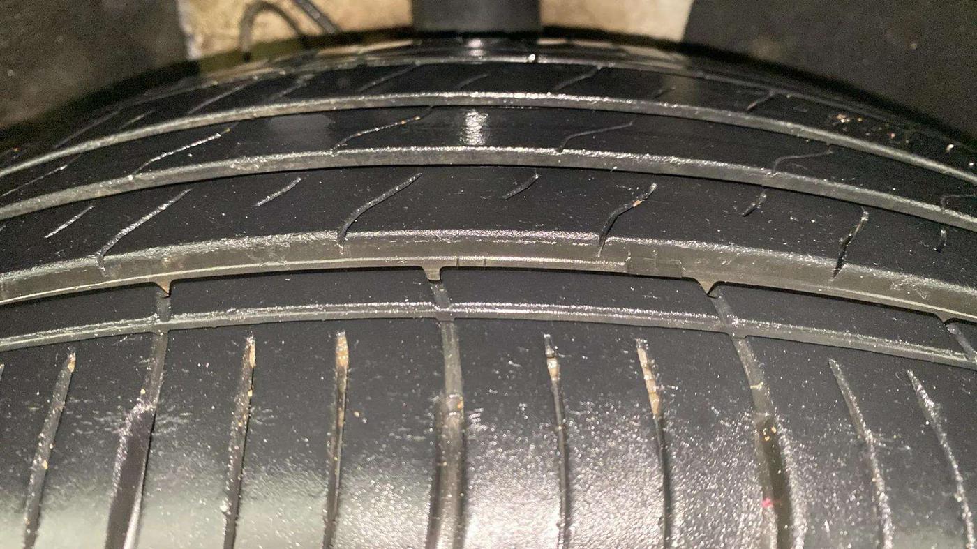 2023 Mahindra XUV700 MX D MT 5 STR, Diesel, Manual, 32,717 km, Right Front Tyre Tread