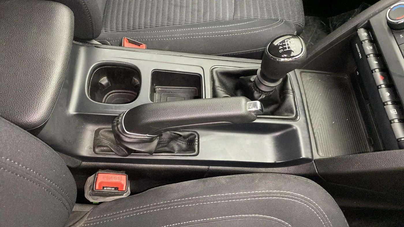2023 Mahindra XUV700 MX D MT 5 STR, Diesel, Manual, 32,717 km, Gear Lever