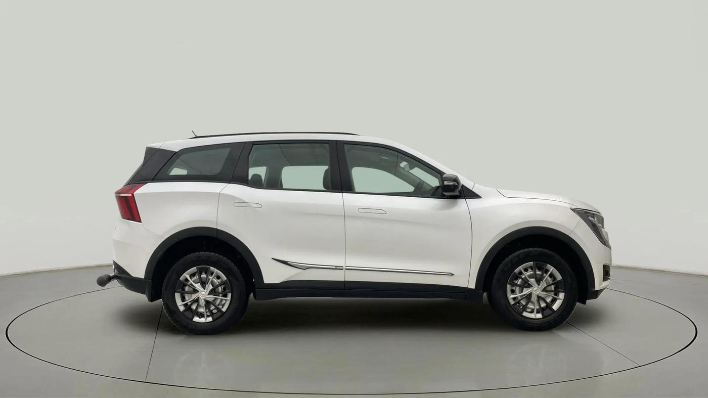 2023 Mahindra XUV700 MX D MT 5 STR, Diesel, Manual, 32,717 km, Right Side View