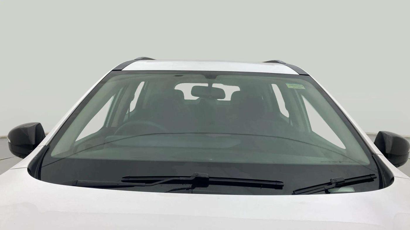 2023 Mahindra XUV700 MX D MT 5 STR, Diesel, Manual, 32,717 km, Front Windshield