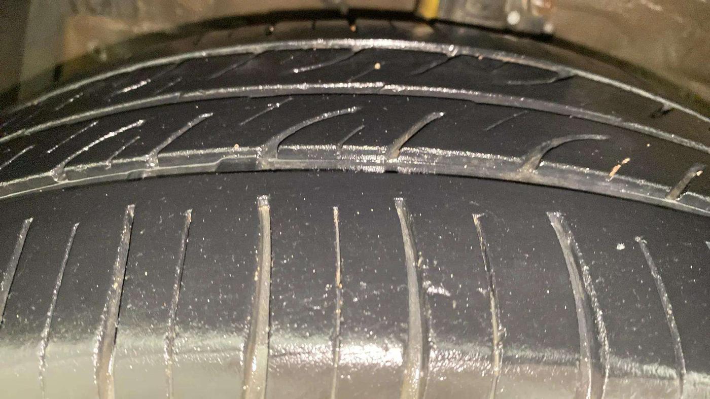 2014 Maruti Ertiga ZDI, Diesel, Manual, 74,883 km, Left Front Tyre Tread