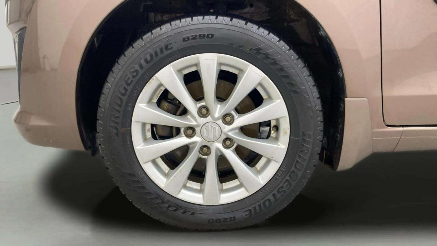 2014 Maruti Ertiga ZDI, Diesel, Manual, 74,883 km, Left Front Wheel