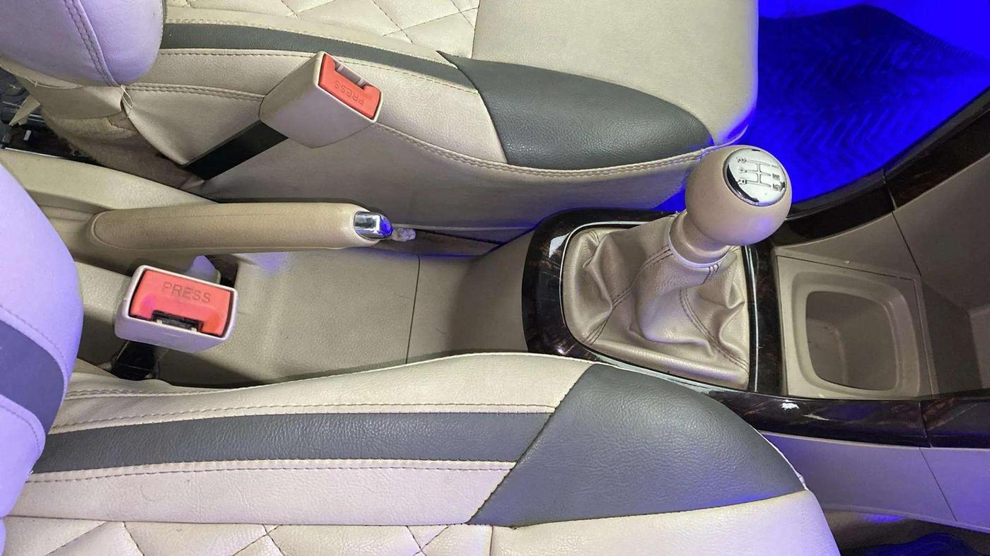 2014 Maruti Ertiga ZDI, Diesel, Manual, 74,883 km, Gear Lever