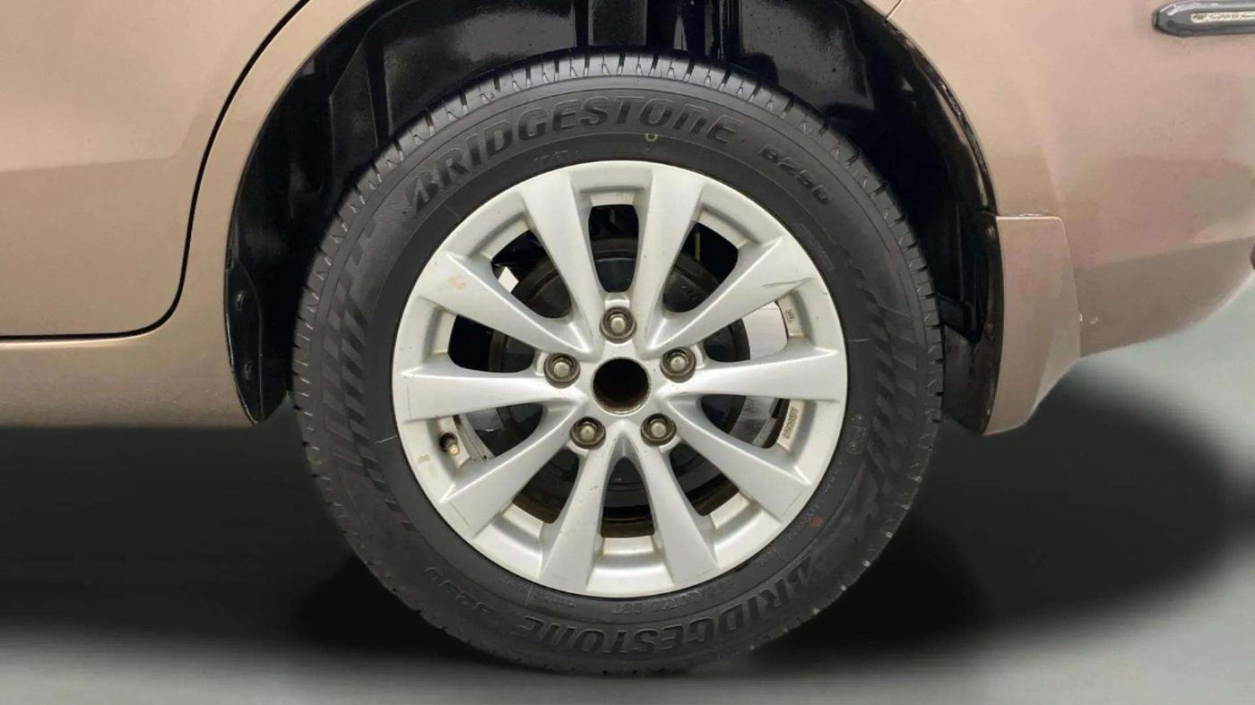 2014 Maruti Ertiga ZDI, Diesel, Manual, 74,883 km, Left Rear Wheel