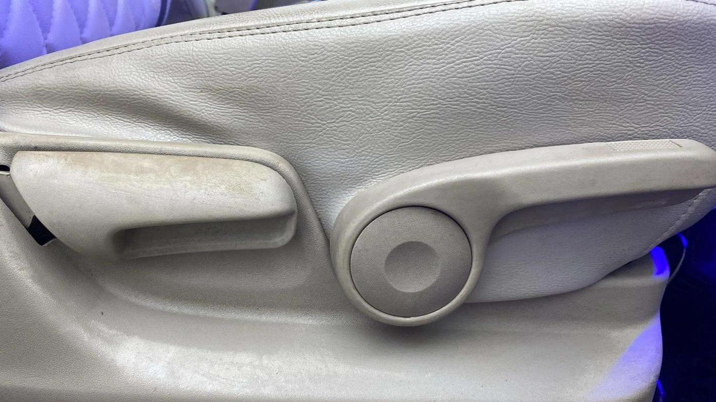 2014 Maruti Ertiga ZDI, Diesel, Manual, 74,883 km, Driver Side Adjustment Panel