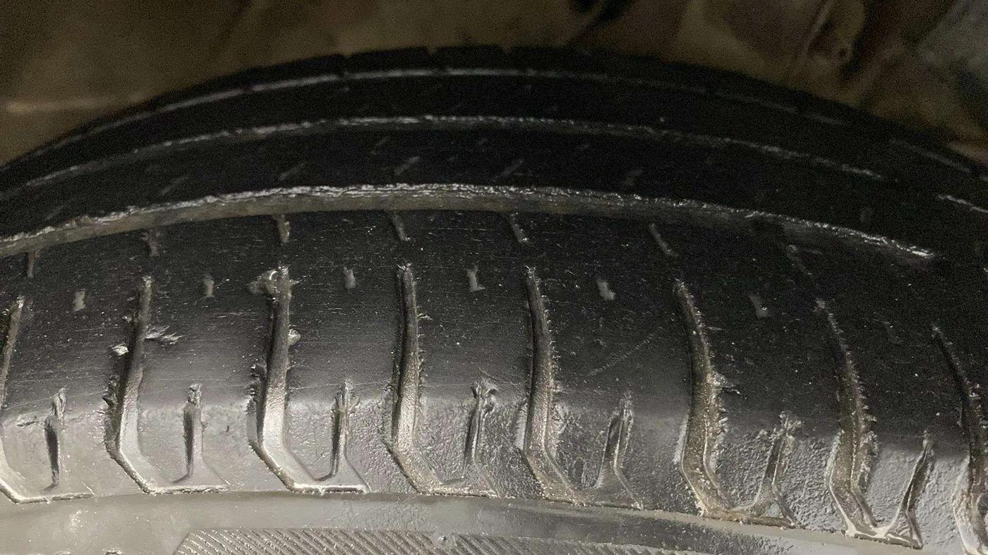 2017 Maruti Dzire VXI, Petrol, Manual, 49,587 km, Right Front Tyre Tread
