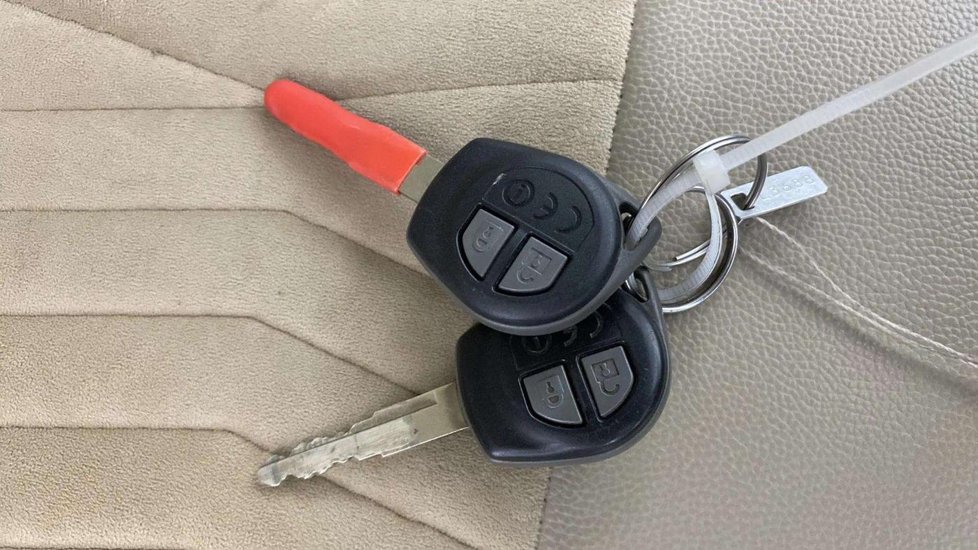 2017 Maruti Dzire VXI, Petrol, Manual, 49,587 km, Key Close Up