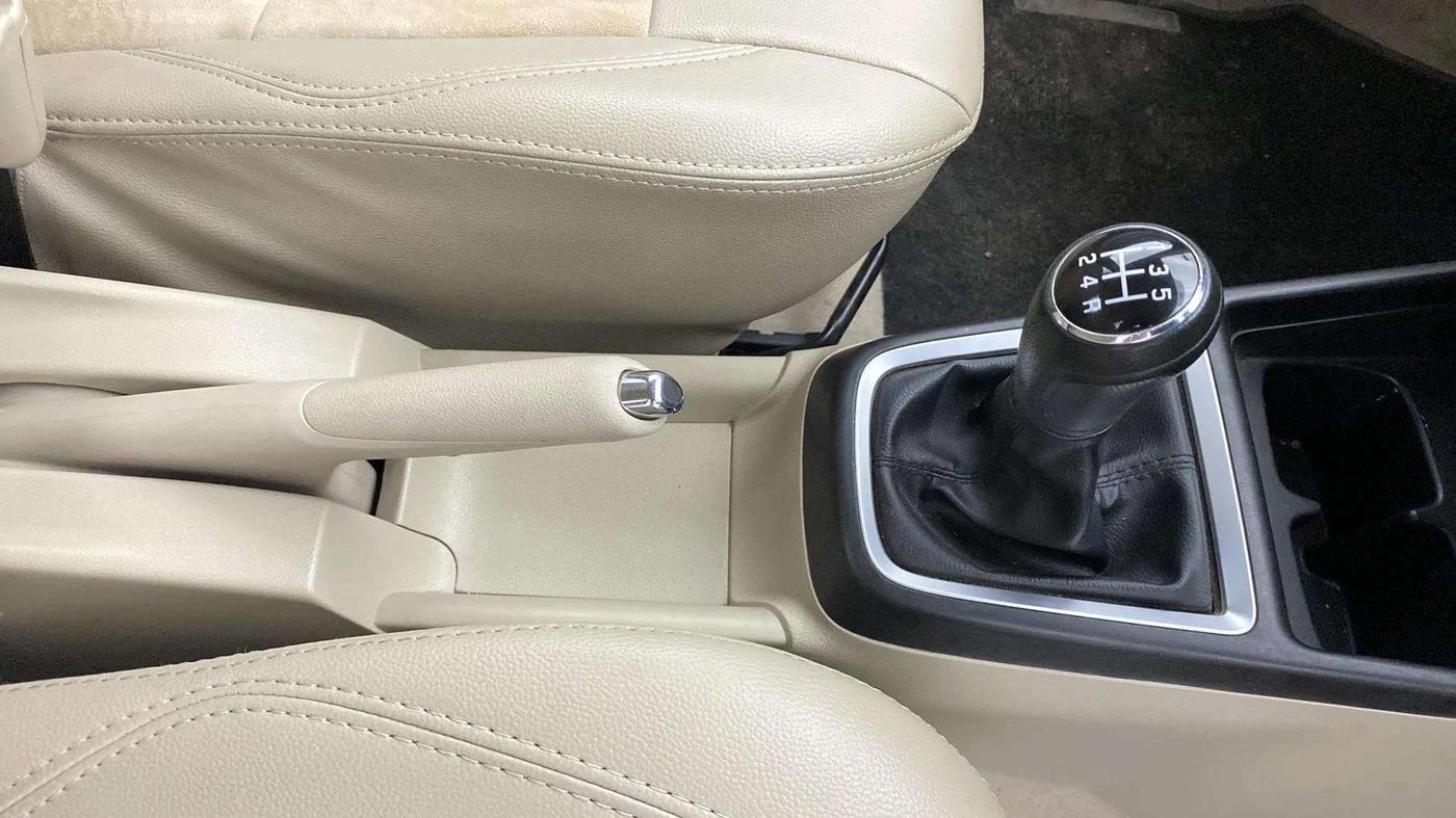 2017 Maruti Dzire VXI, Petrol, Manual, 49,587 km, Gear Lever