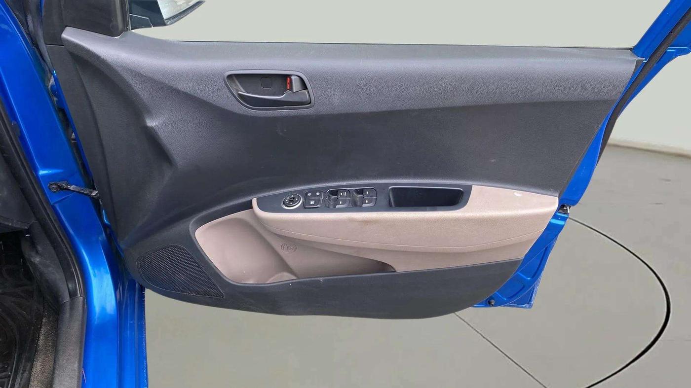 2017 Hyundai Grand i10 MAGNA 1.2 KAPPA VTVT, Petrol, Manual, 14,736 km, Driver Side Door Panels Control