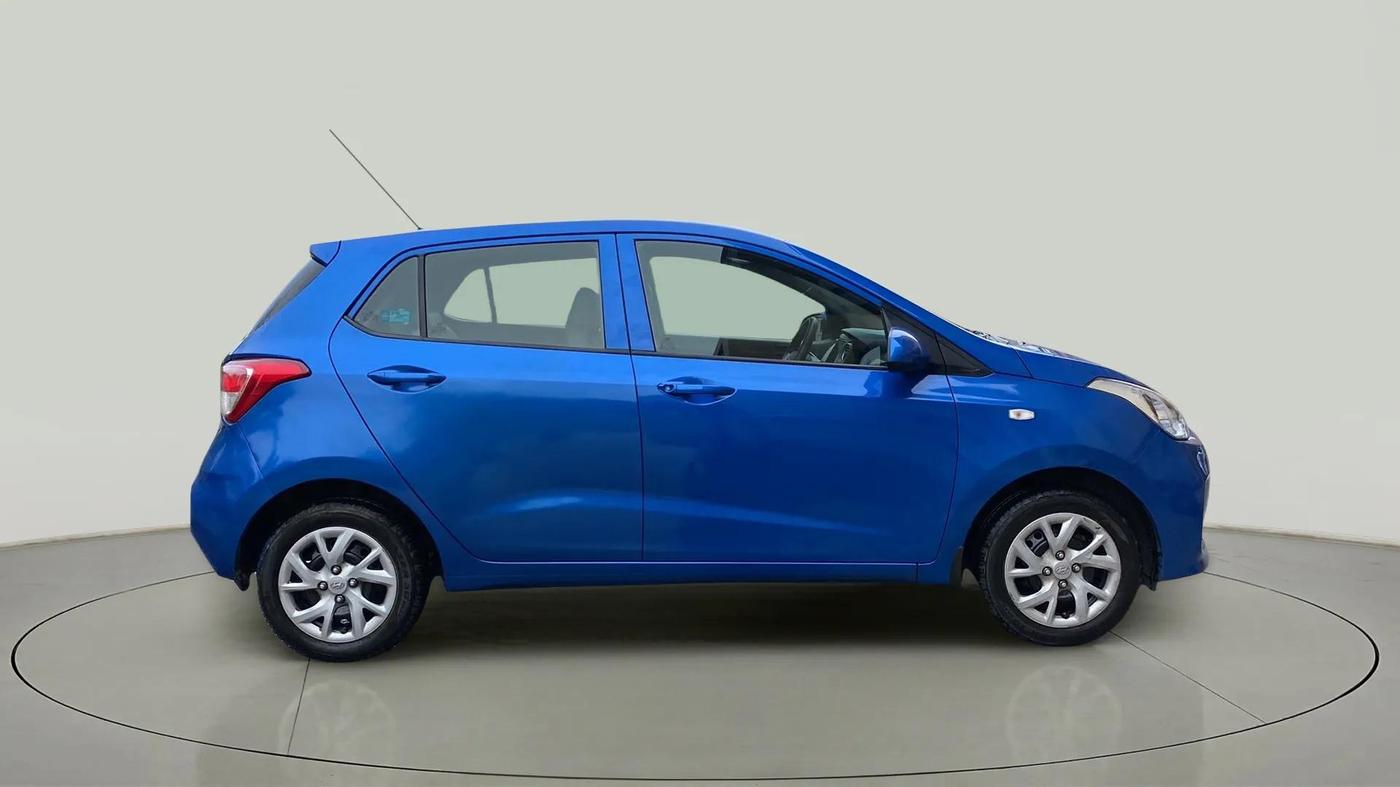 2017 Hyundai Grand i10 MAGNA 1.2 KAPPA VTVT, Petrol, Manual, 14,736 km, Right Side View