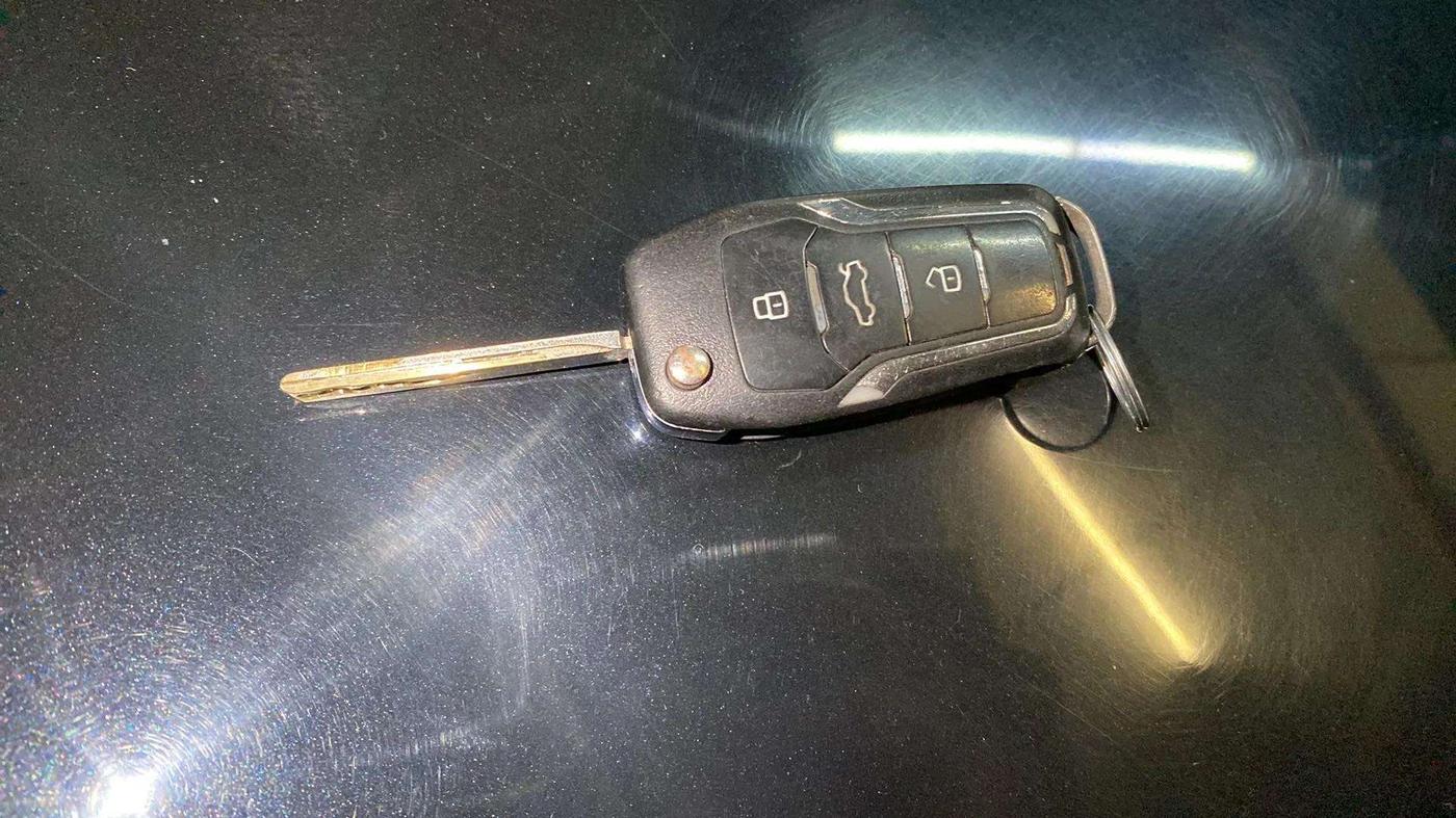 2019 Mahindra XUV500 W5, Diesel, Manual, 1,00,060 km, Key Close Up