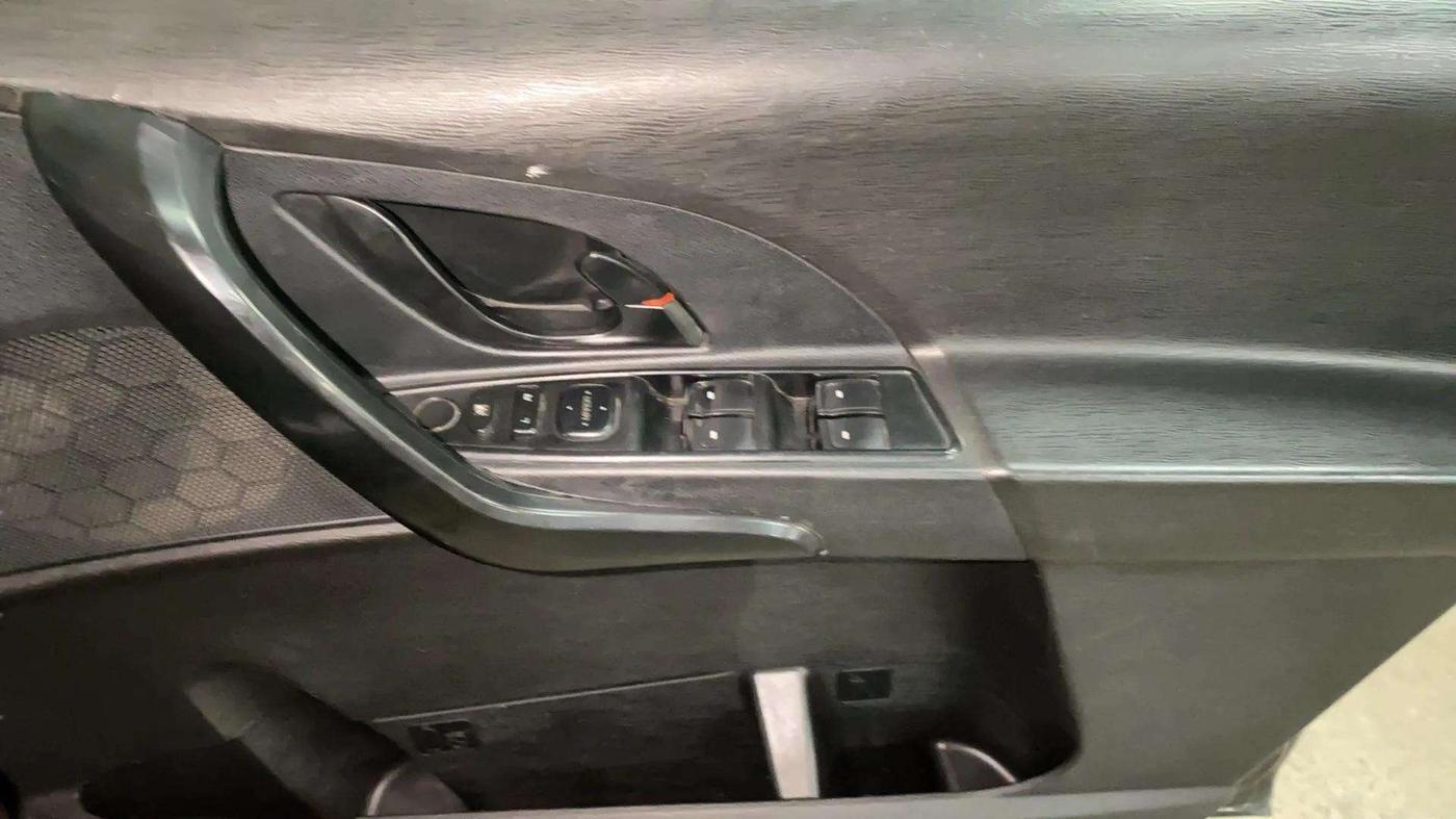 2019 Mahindra XUV500 W5, Diesel, Manual, 1,00,060 km, Driver Side Door Panels Control