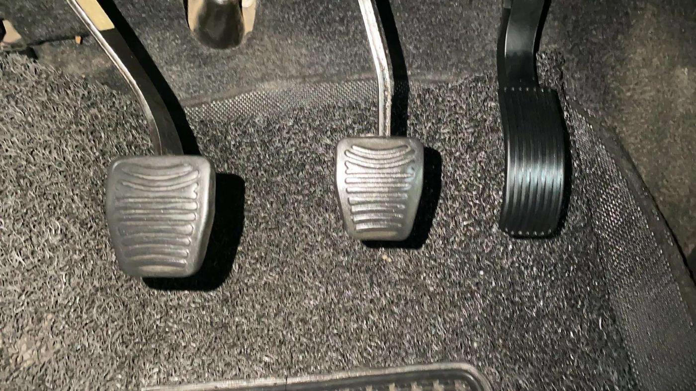 2019 Mahindra XUV500 W5, Diesel, Manual, 1,00,060 km, Pedals