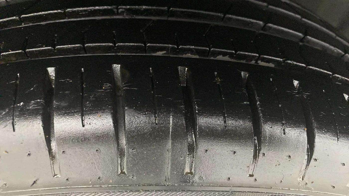 2022 Maruti Baleno ALPHA 1.2 AGS, Petrol, Automatic, 15,610 km, Left Front Tyre Tread