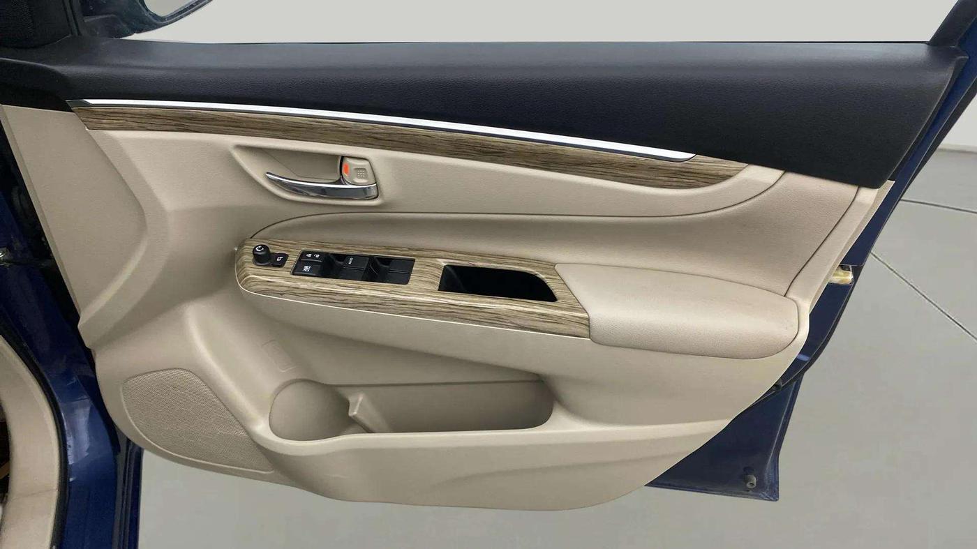 2018 Maruti Ciaz ALPHA 1.5 SHVS PETROL, Petrol, Manual, 30,345 km, Driver Side Door Panels Control