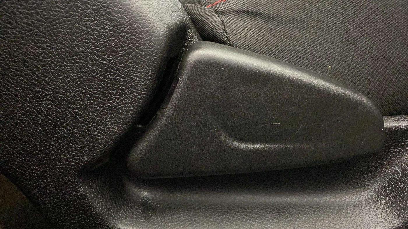 2021 Renault Kwid RXT 1.0 AMT (O), Petrol, Automatic, 90,720 km, Driver Side Adjustment Panel